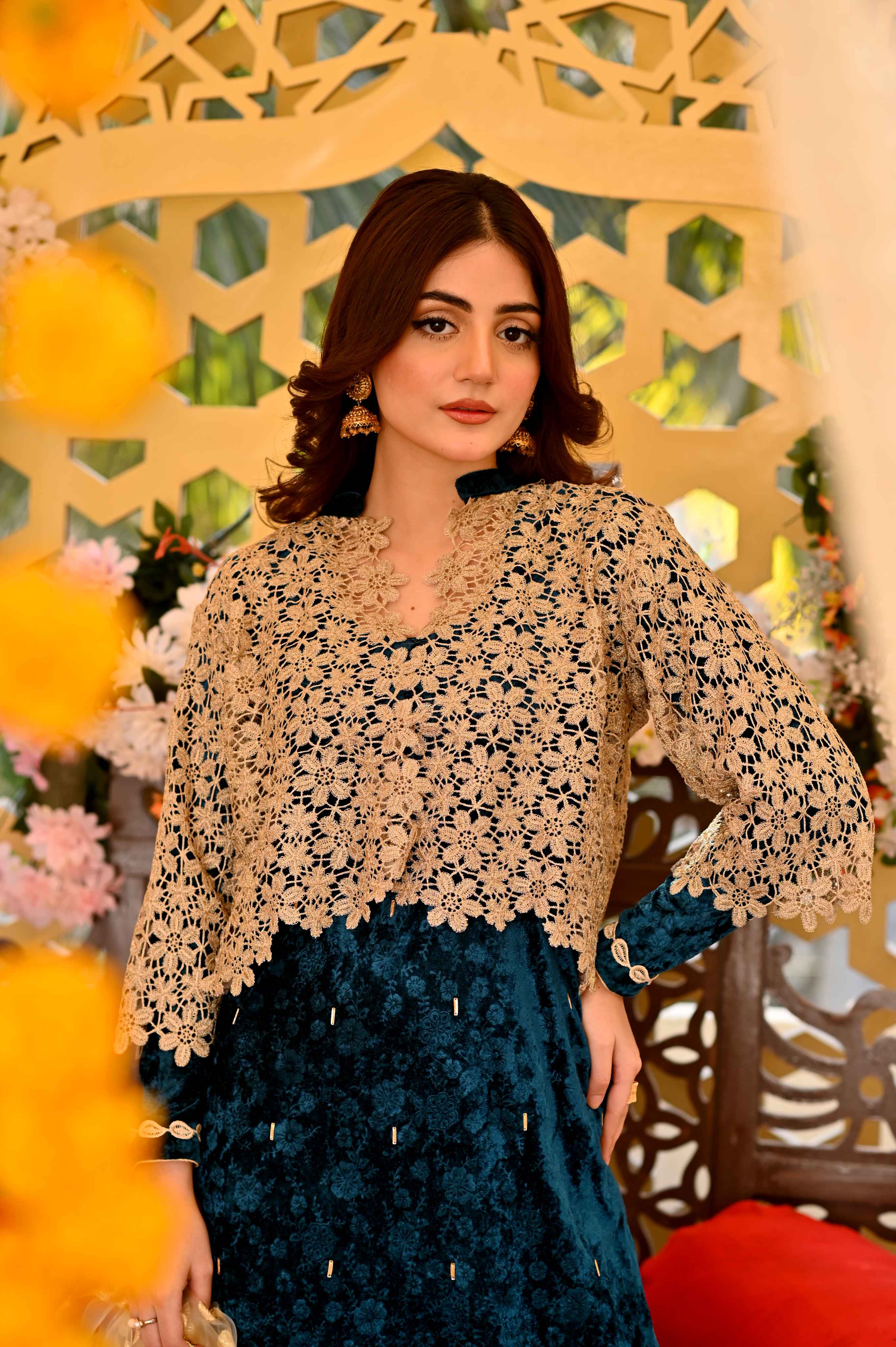 Almas - 2Pc Stitched