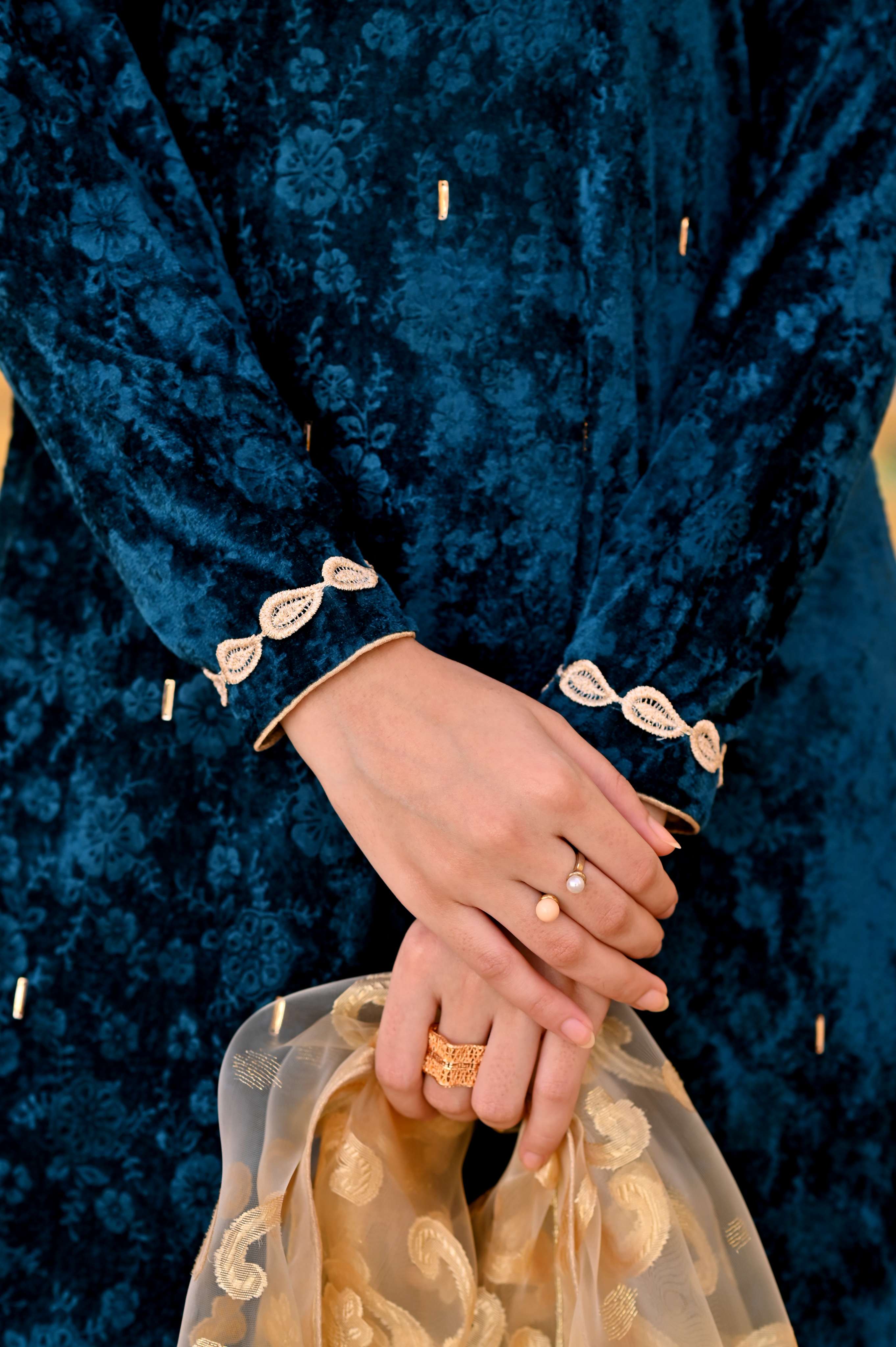 Almas - 2Pc Stitched