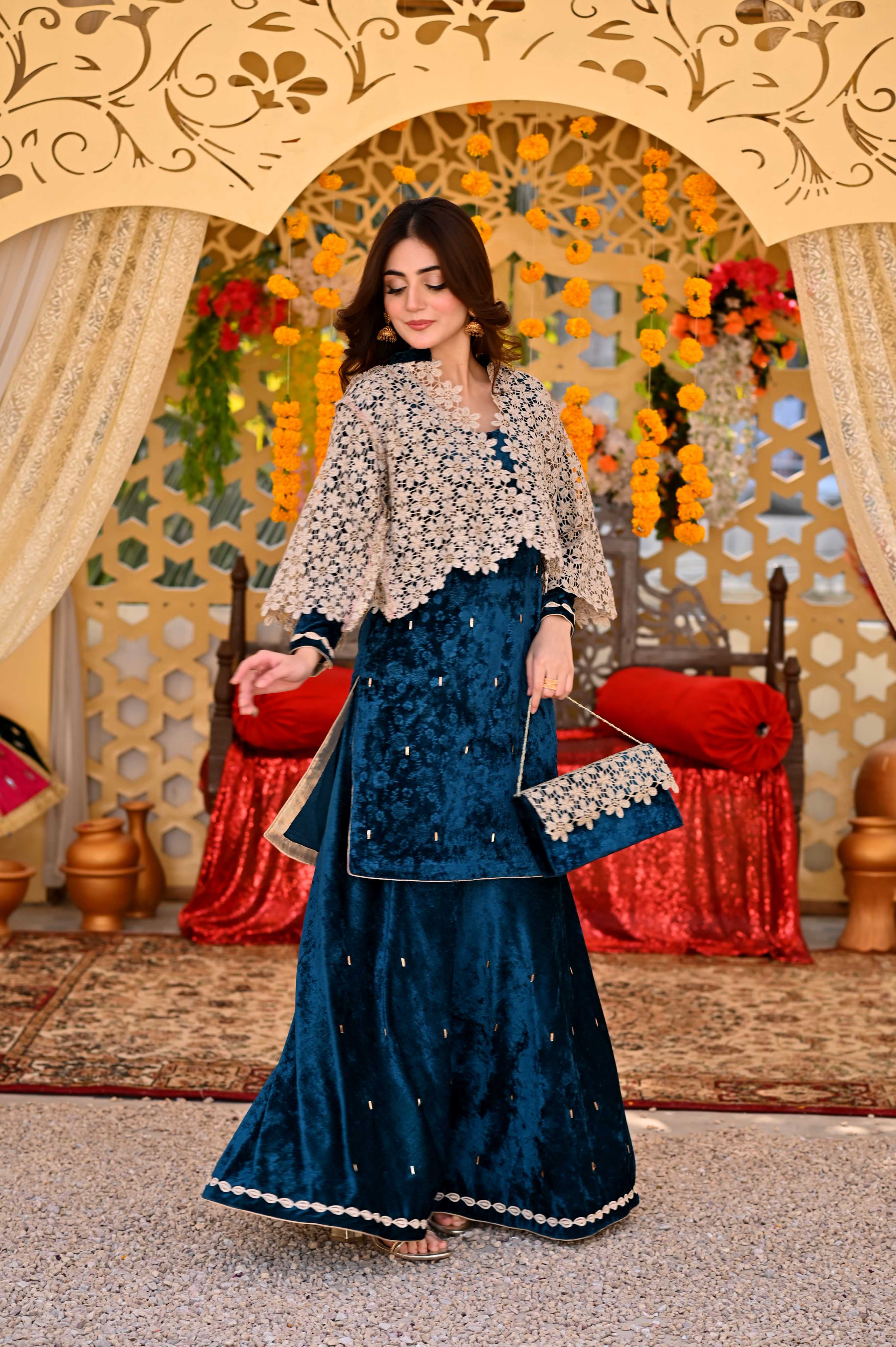 Almas - 2Pc Stitched