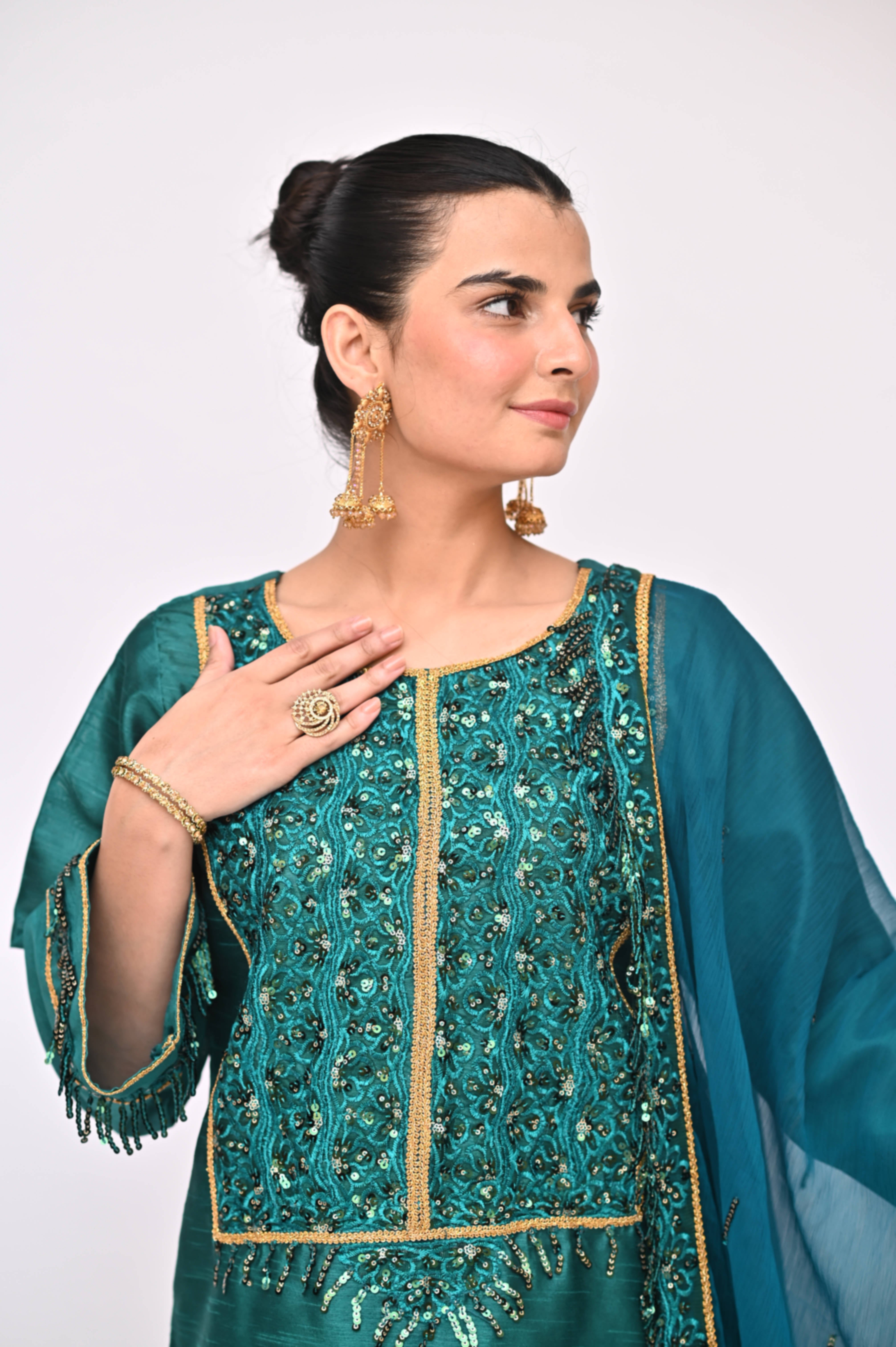 ZEENAT (Teal Temptation)