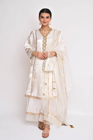 Hoorain (حورین)