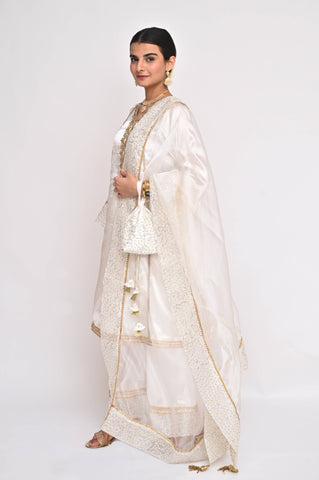Hoorain (حورین)