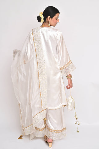 Hoorain (حورین)
