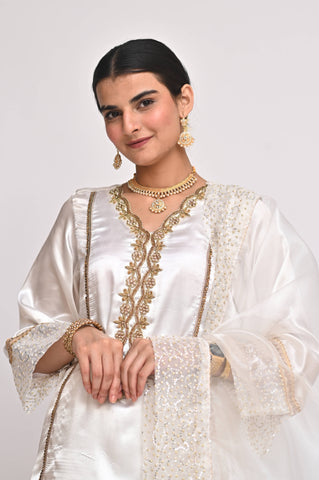 Hoorain (حورین)